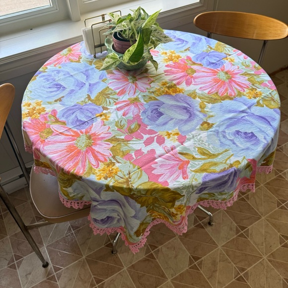 Vintage Floral & Crochet Lace Square Tablecloth - Picture 12 of 15